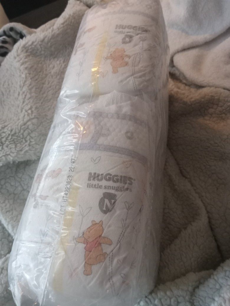 86 CT Huggies Newborn Diapers