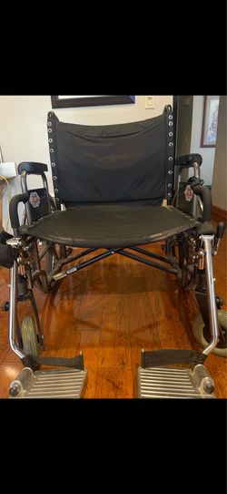 Heavy duty wheelchair