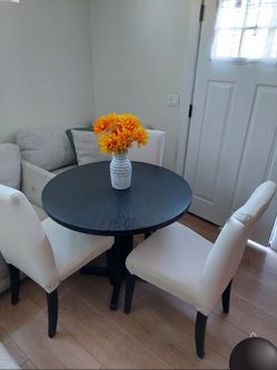Dining Table and chairs set GOod