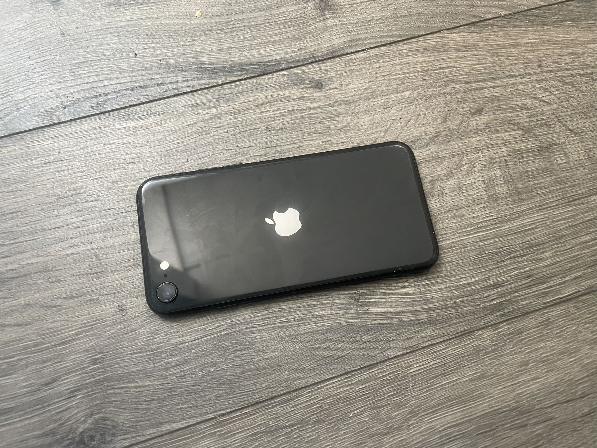 Black iPhone SE 64 GB (unlocked)