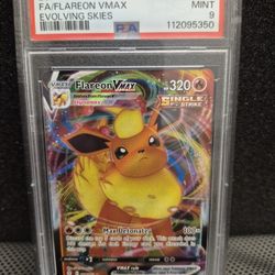 POKÉMON FA/FLAREON VMAX #018