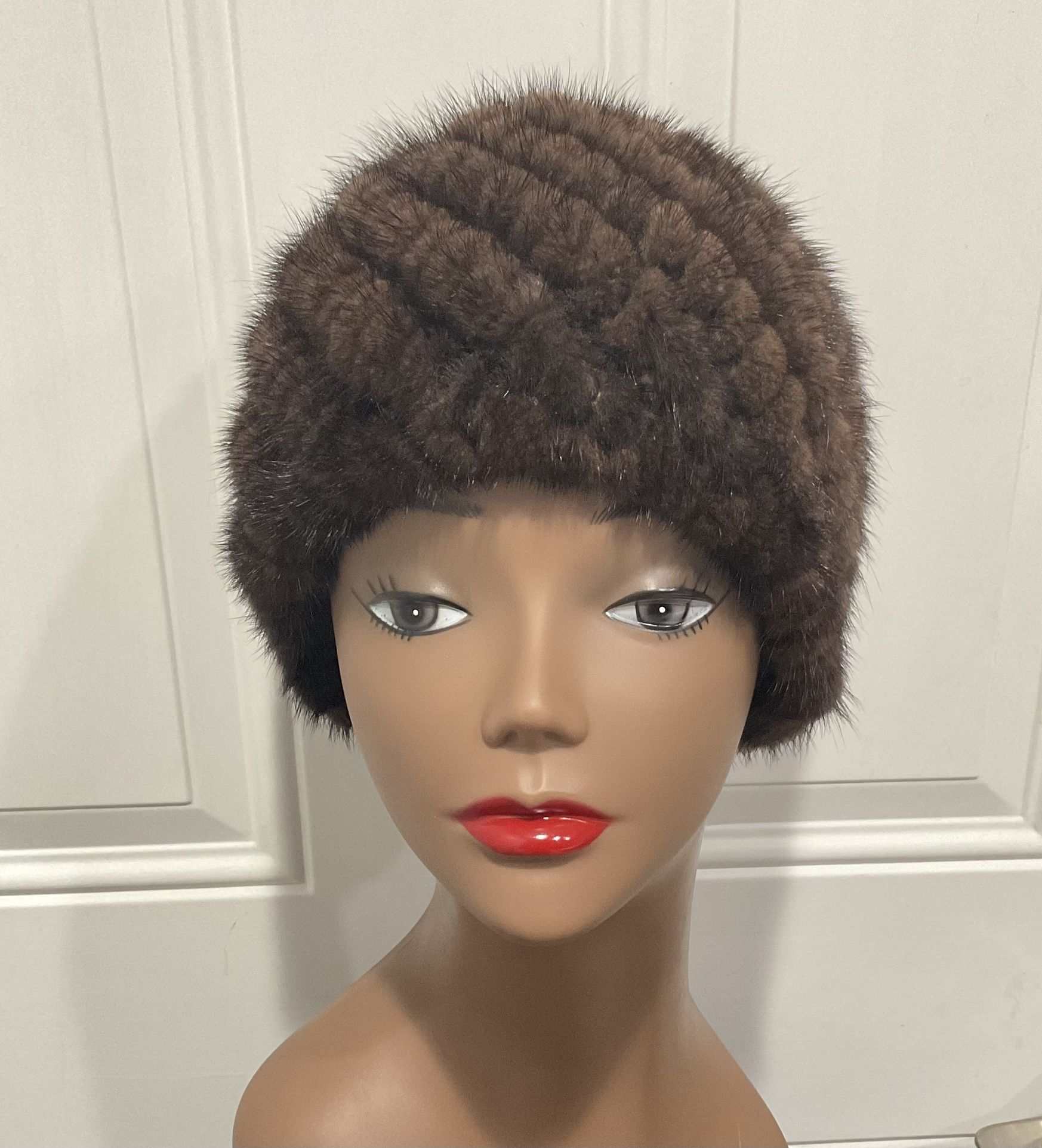 NWT Women’s Brown Winter Genuine Mink Fur Knitted Lined Hat