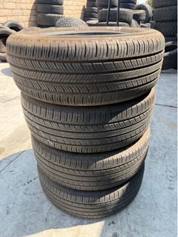 215 60 17 Hankook con 80% de vida las 4