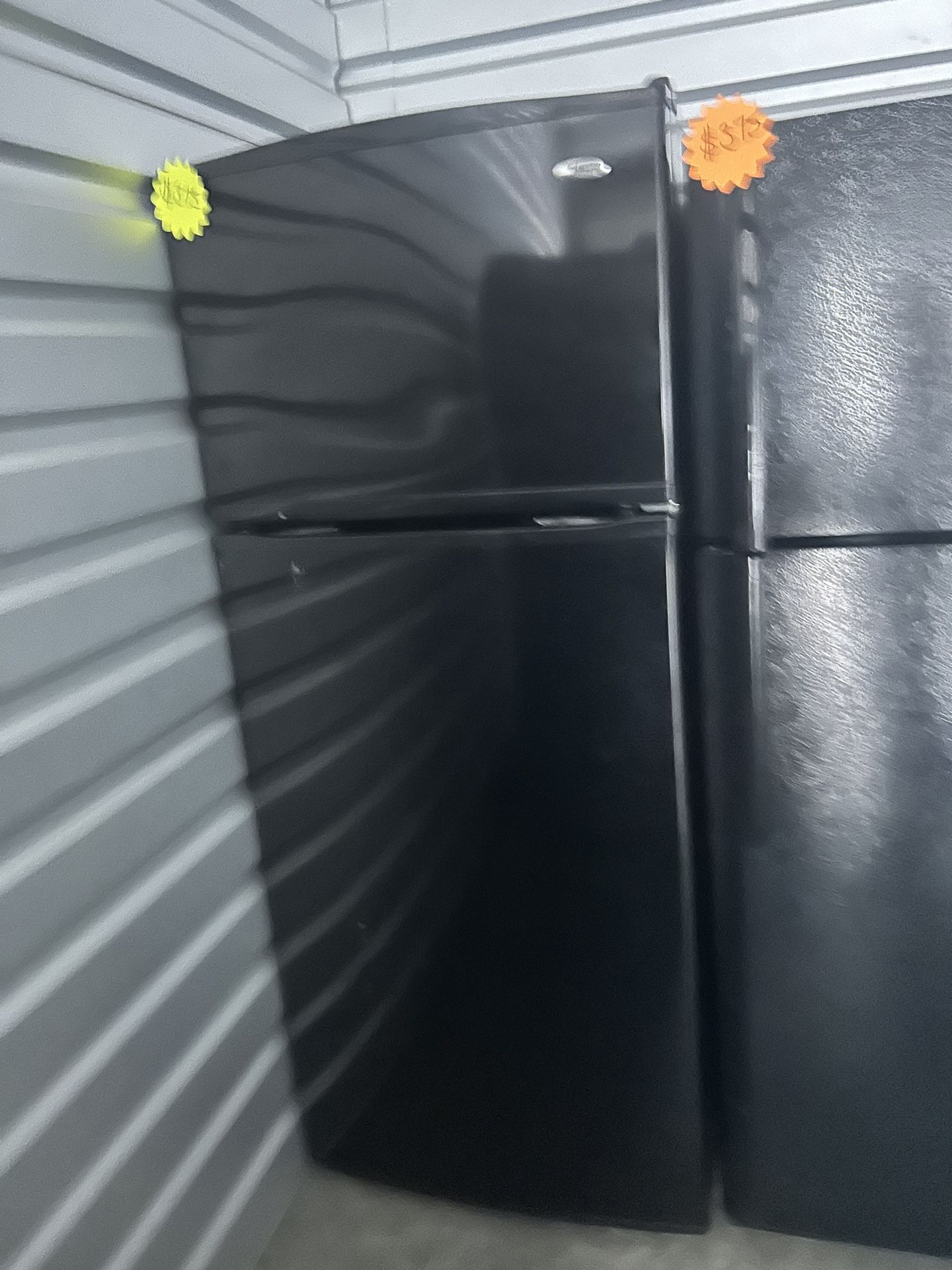 BLACK WHIRLPOOL TOP FREEZER REFRIGERATOR Delivery Available for small Fee π