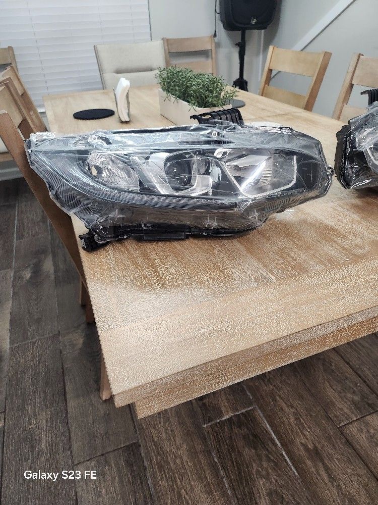 2018 To 2020 Honda Civic Hatchback Or Not Headlights, Never Used
