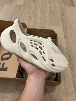 Yeezy Foam Runner Sand Size 10 