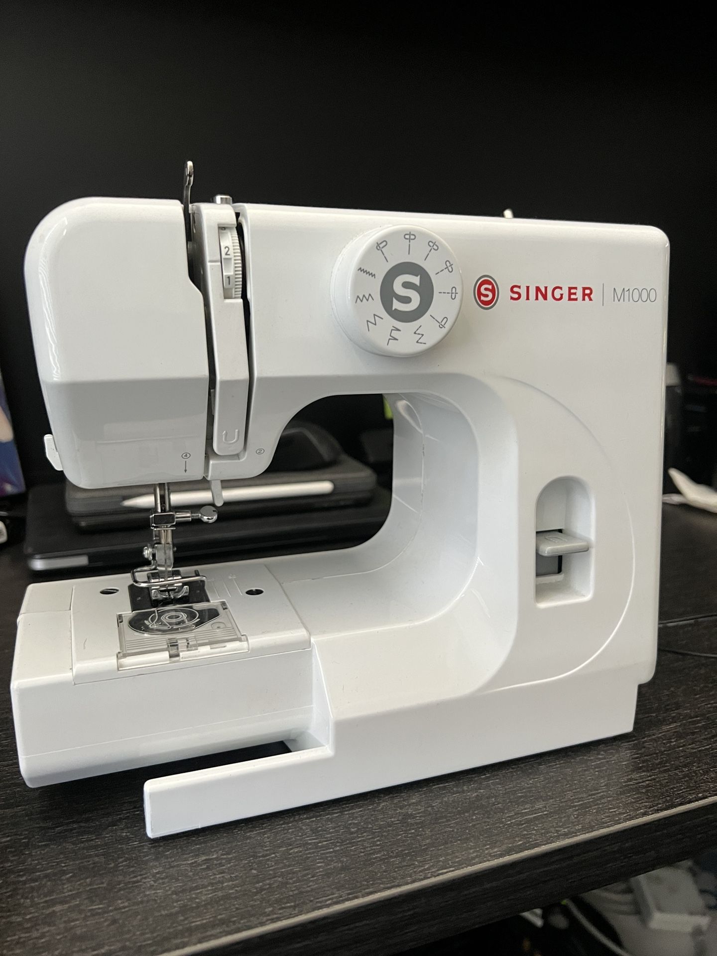 Singer M1000 Sewing Machine