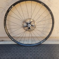 Dt swiss m1700 spline two 30 front mtb wheel