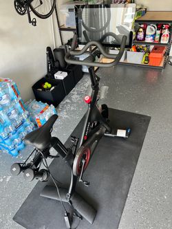 Peloton Bike - 2nd Generation + 3 Ib Weights