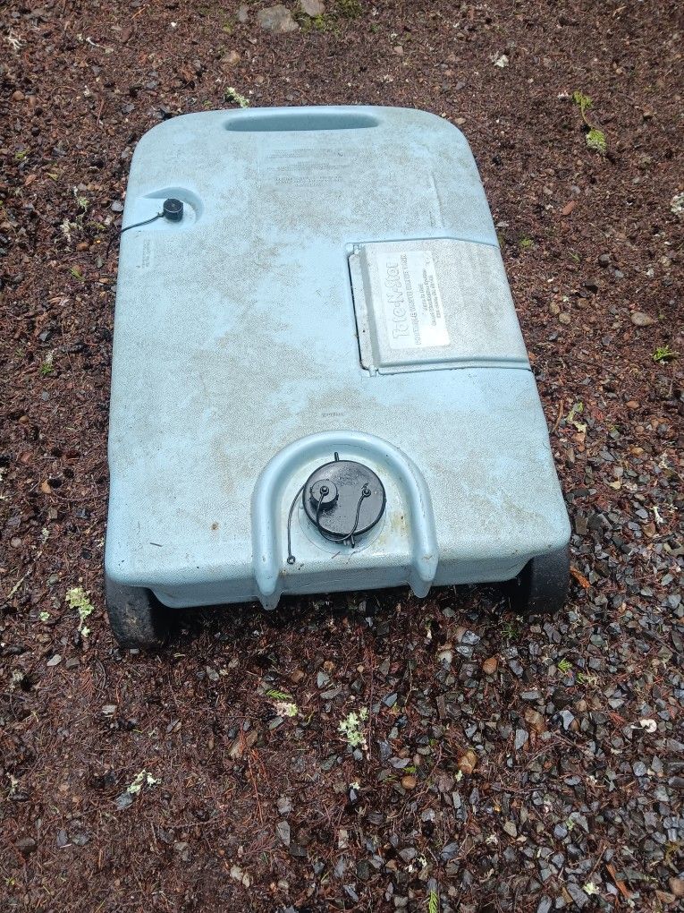 RV septic tote 25 gallon on wheels works great