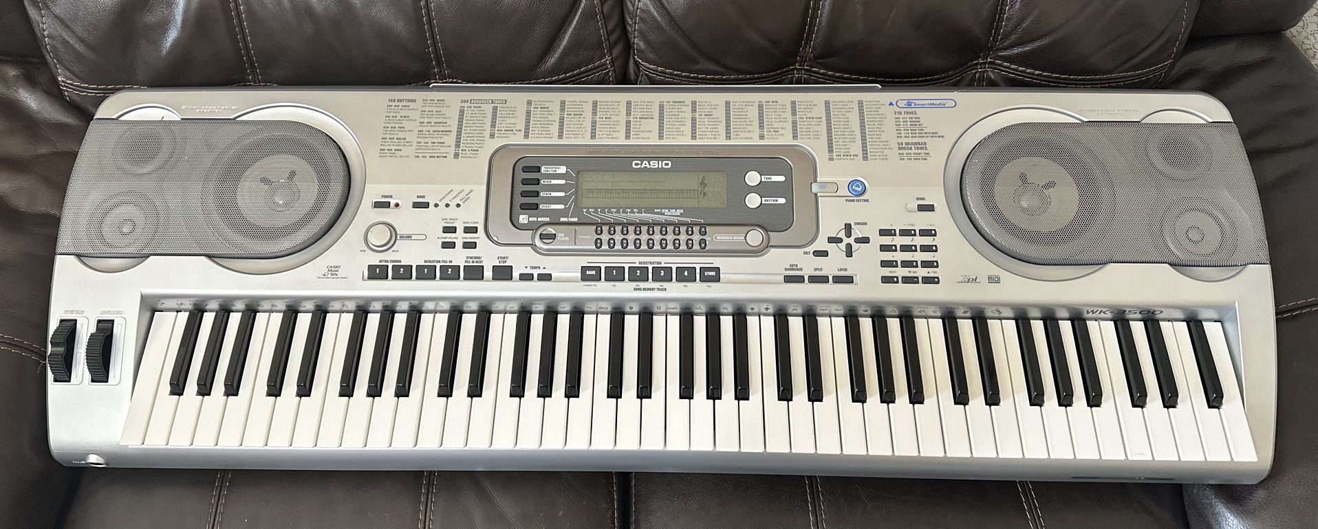 Piano Casio WK-3500 Keyboard 76 Full Size Keys and Pro Quality Touch Sensitive Response. $250 OBO