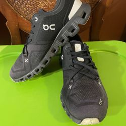 Women’s On Cloud X Black Size 9