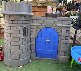 Little Tikes Classic Castle Jungle Gym Playhouse