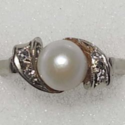 10KT Pearl And Diamond Ring 