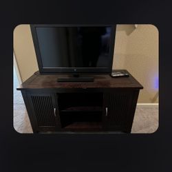 Day Bed & TV Stand W/ TV