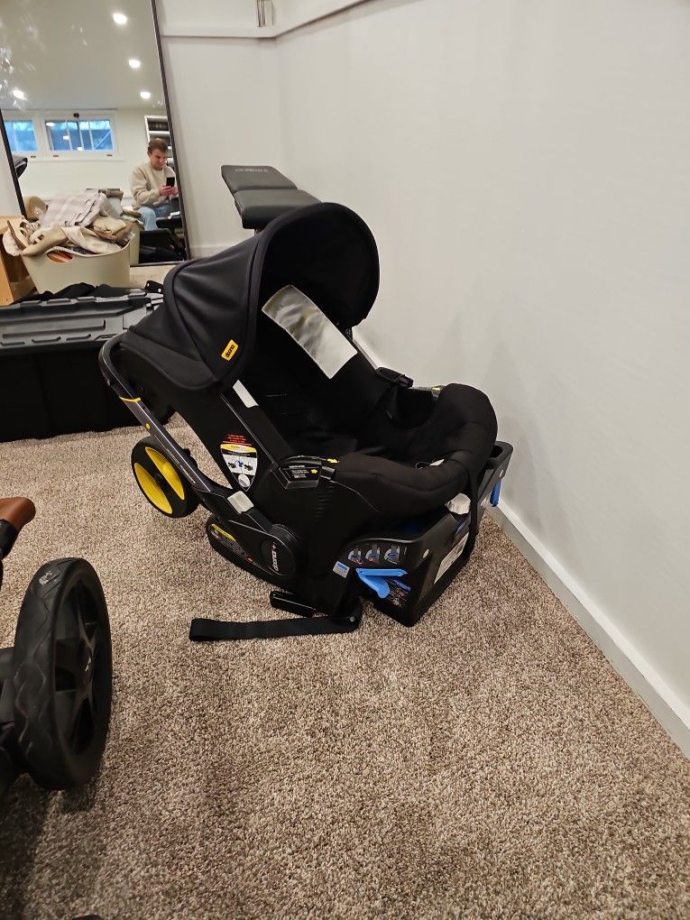 Doona Carseat Stroller And Base