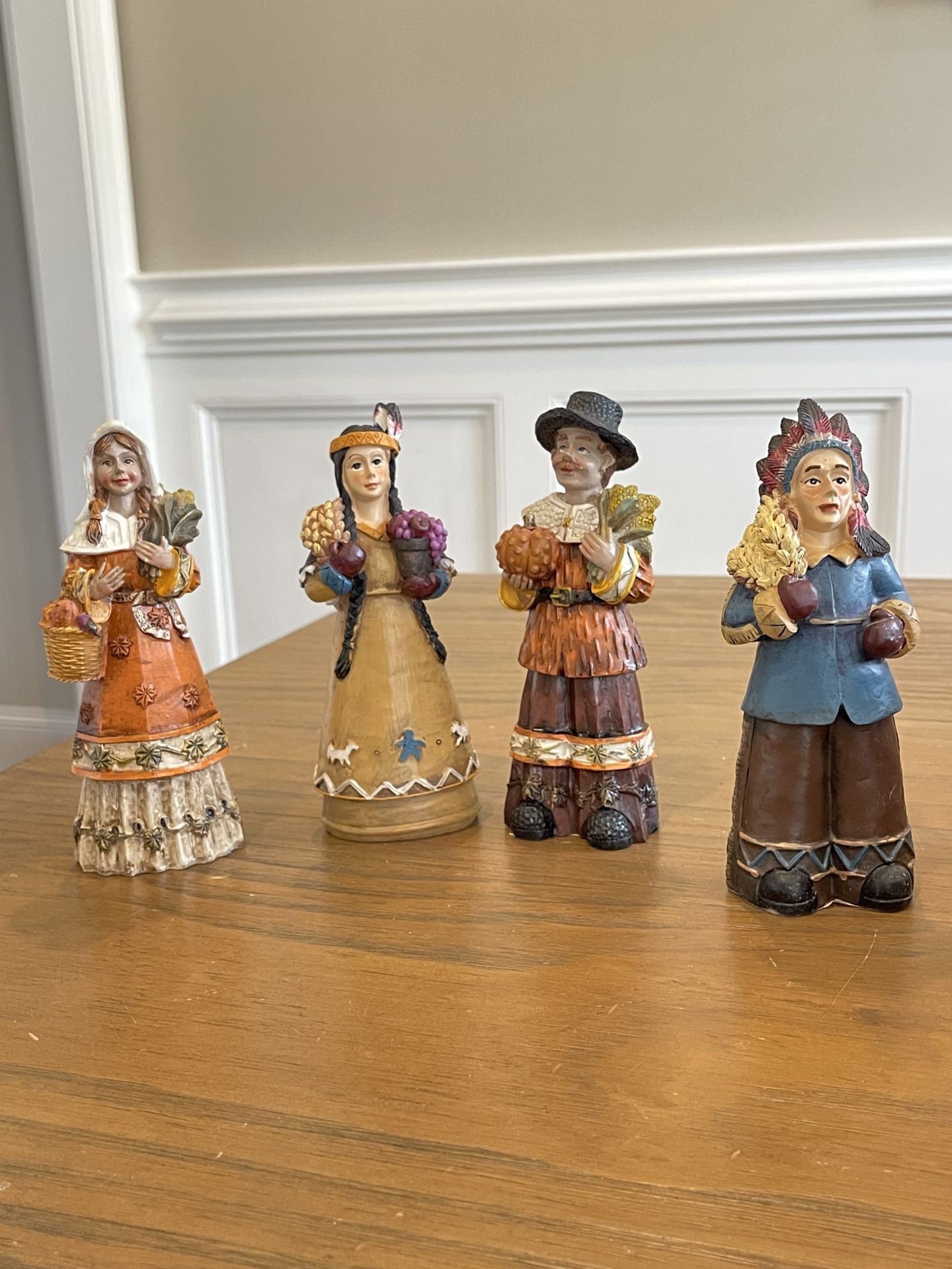 Greenbrier set of 4 man women harvest Resin figurines