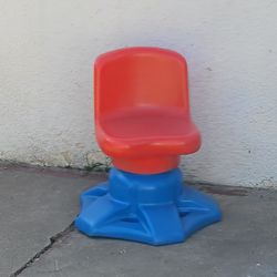 Little Tikes Art Desk Swivel Chair. Chunky seat. Turns 360 degree. Sturdy/Durable. Vintage. Furniture. Children Chair. For Toddler/ Kids  Gently Used.