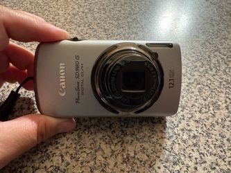 Digital Camera - Canon SD 980