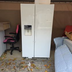 Amana Refrigerator 