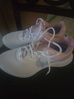 SIZE  8 , USED ONLY ONE TIME  , NIKE BRAND.