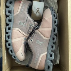 ON Shoes, Brand New In Box, Size 5W