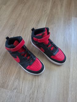 Kids Nike size 2Y