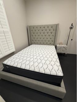 Full size bed and mattress CB2- almost brand new