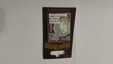 LE2500 Haunted Mansion Magazine madame Leota Pin
