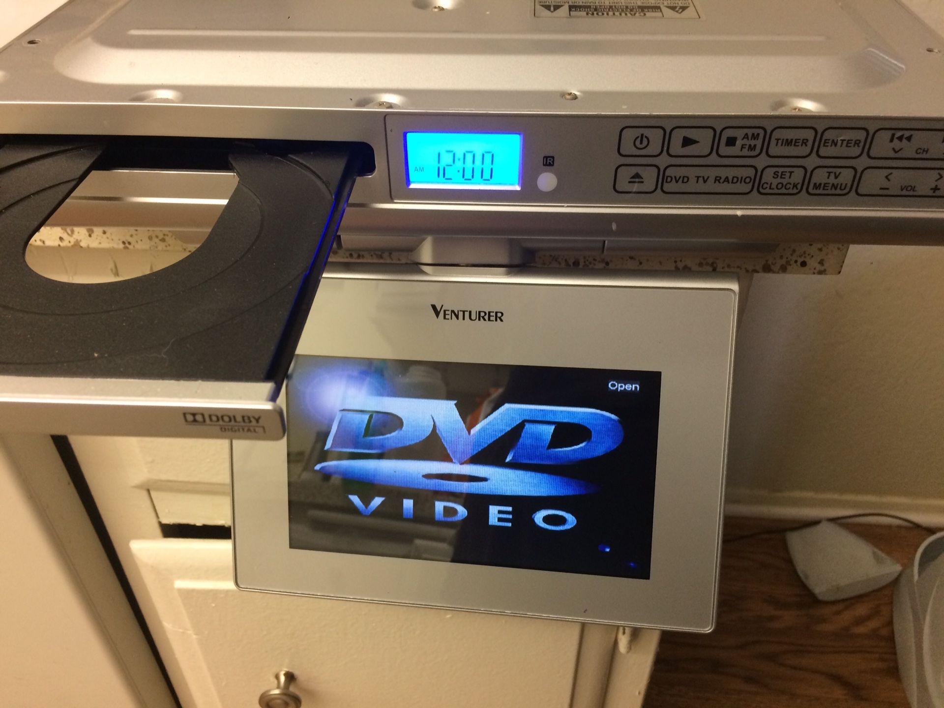 DVD/CD/radio to be mounted under counter