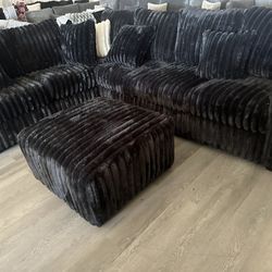 New Black Sectional With Ottoman 