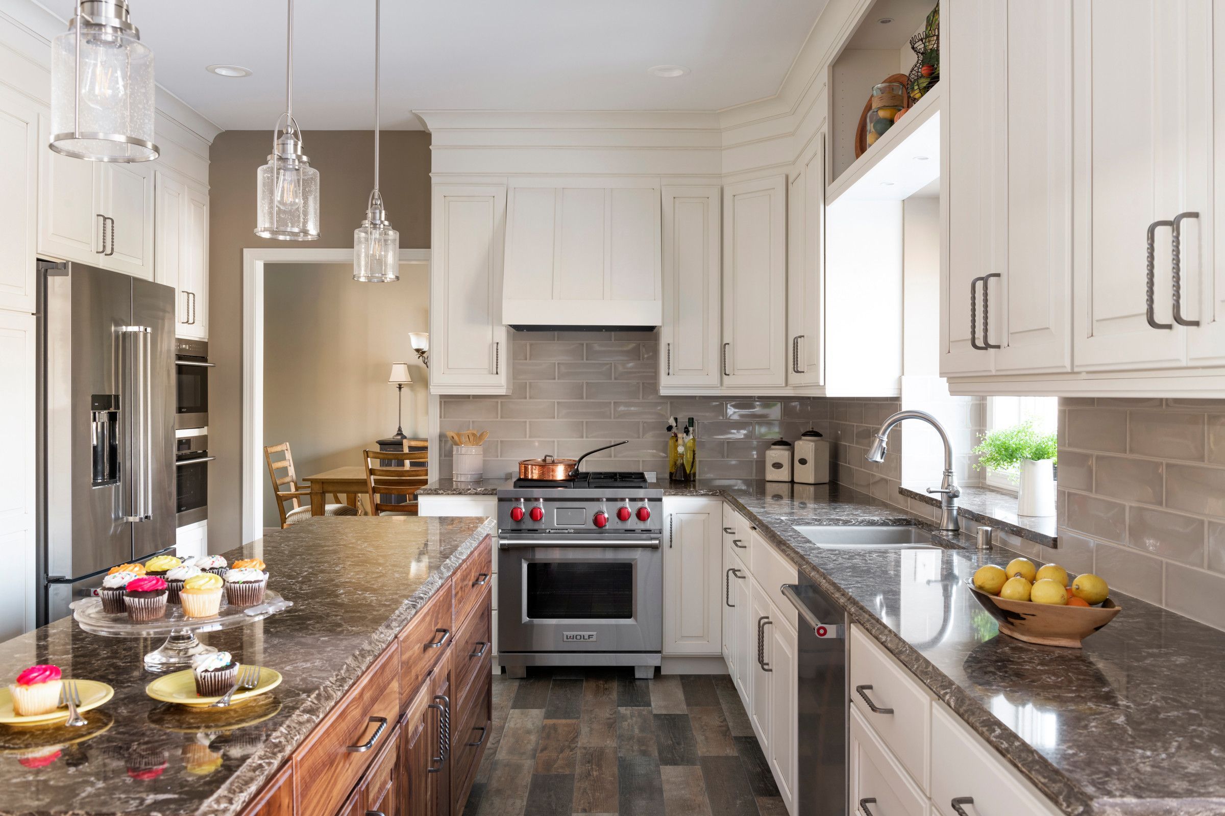 10% Off White Kitchen Cabinets – Soft Neutral Luxury at a Discount