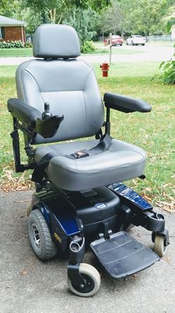 Invacare Pronto M51 Power Chair w/SureStep, Swivel Seat