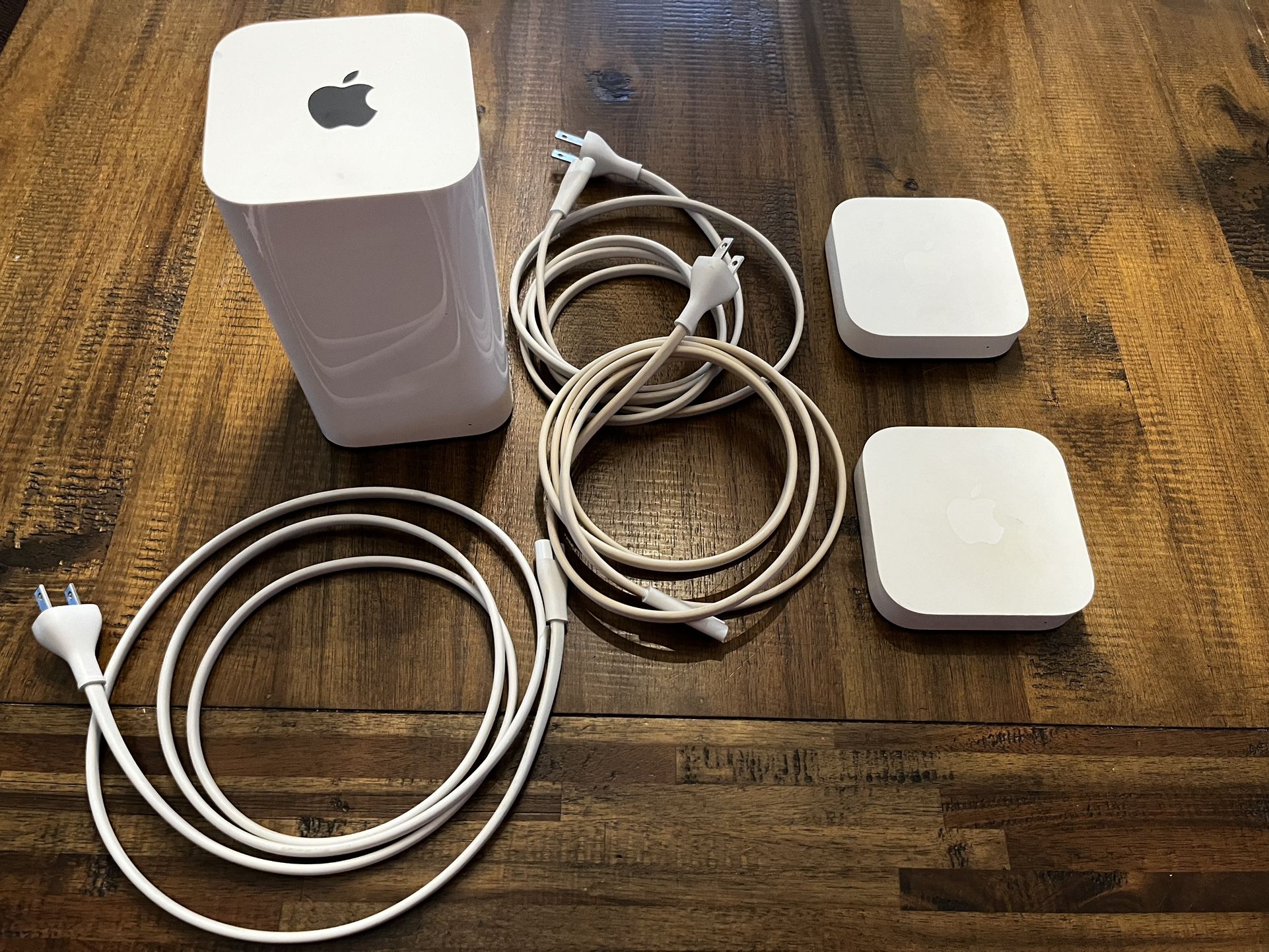 Apple AirPort Extreme and AirPort Express x2