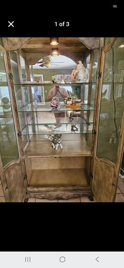 Chica cabinet