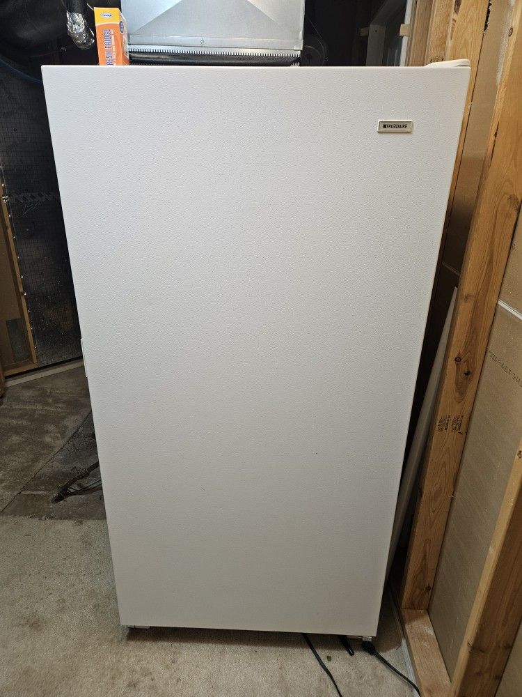 FRIGIDAIRE Upright Freezer