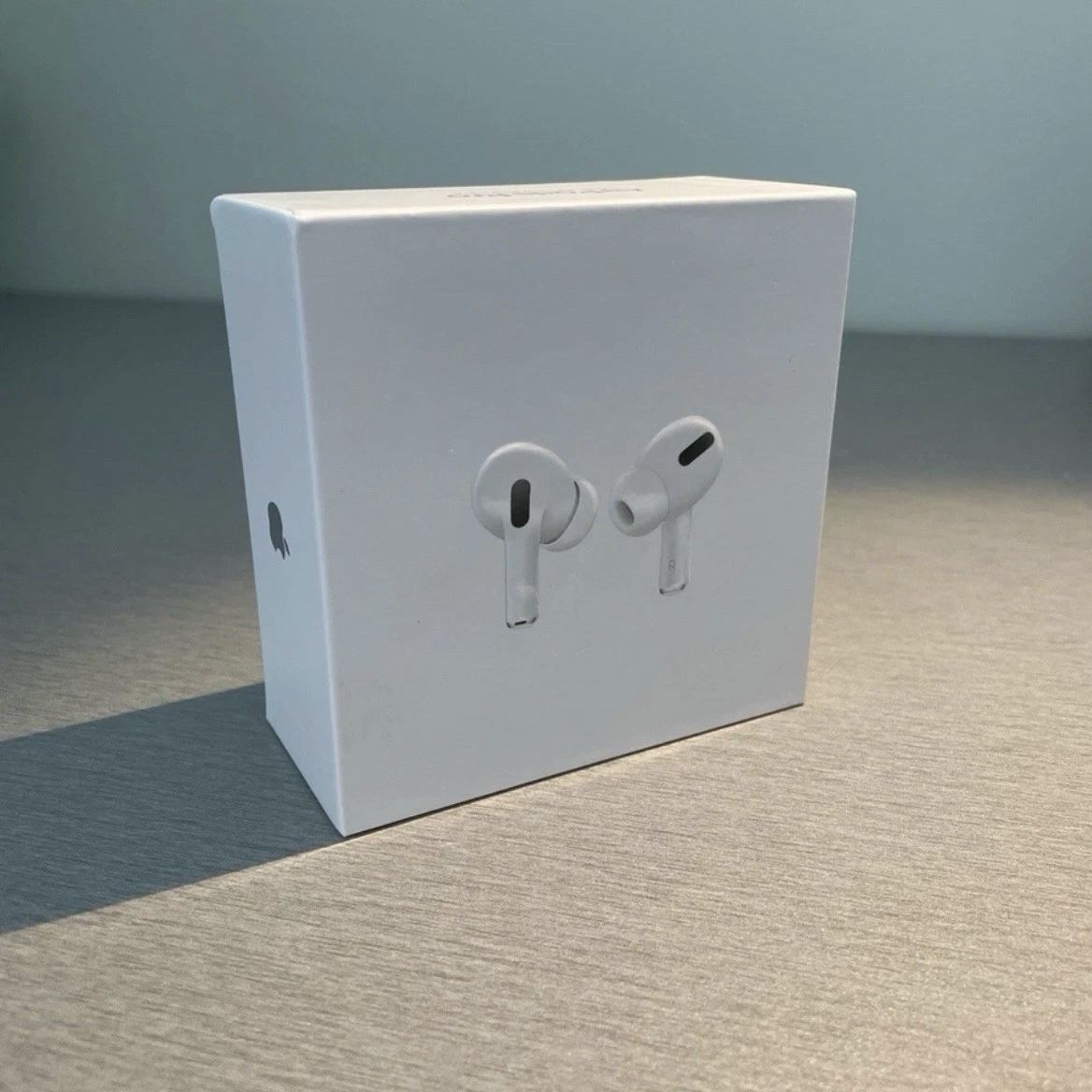 Apple AirPods Pro 2nd Generation MagSafe Wireless Charging Case USB-C