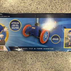 NWT Sonic the Hedgehog kids Tilt & Turn Scooter