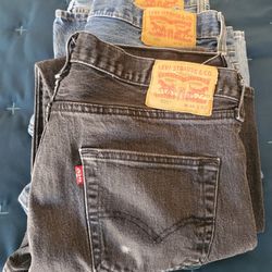 MEN'S LEVI'S 5O1 BUTTON FLY JEANS. 34W X 32L, STILL IN GOOD SHAPE. $40 FOR ALL 3 JEANS. 