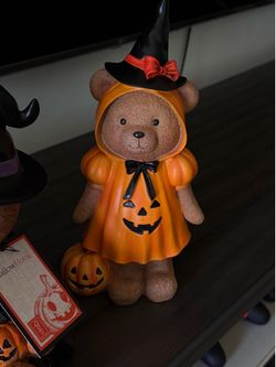 Marshals bear pumpkin