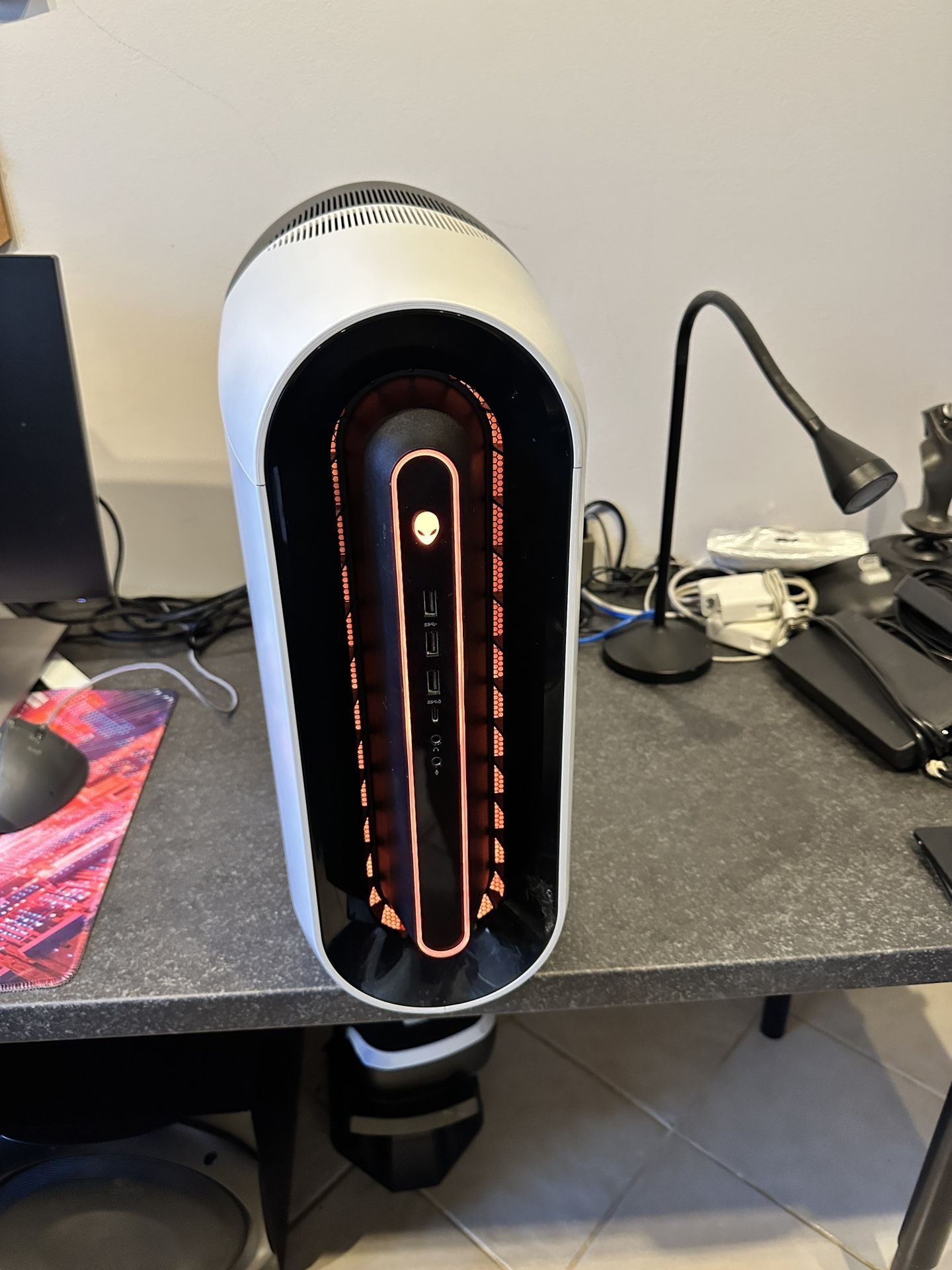 Alienware R12 , Intel 11700F, 32GB RAM, 1TB SSD, Radeon 6700XT