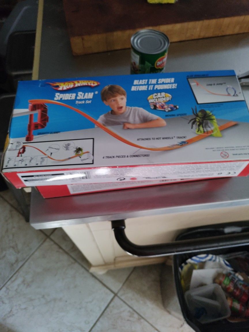 Hot Wheels Spider Slam Car Included