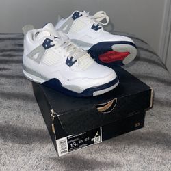 💥little use ,The Air Jordan 4 Retro PS 'Midnight Navy'Size 13 Preschool girls features a classic colorway reminiscent of the 'White Cement' release i