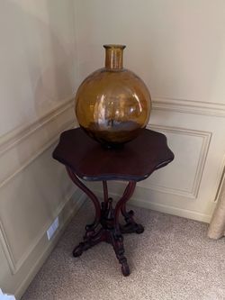 Vintage/Traditional Scalloped Dark Wood Accent Pedestal Table