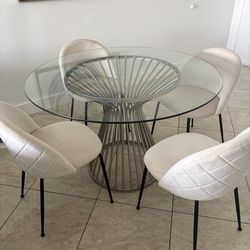 Dining room set with four chairs