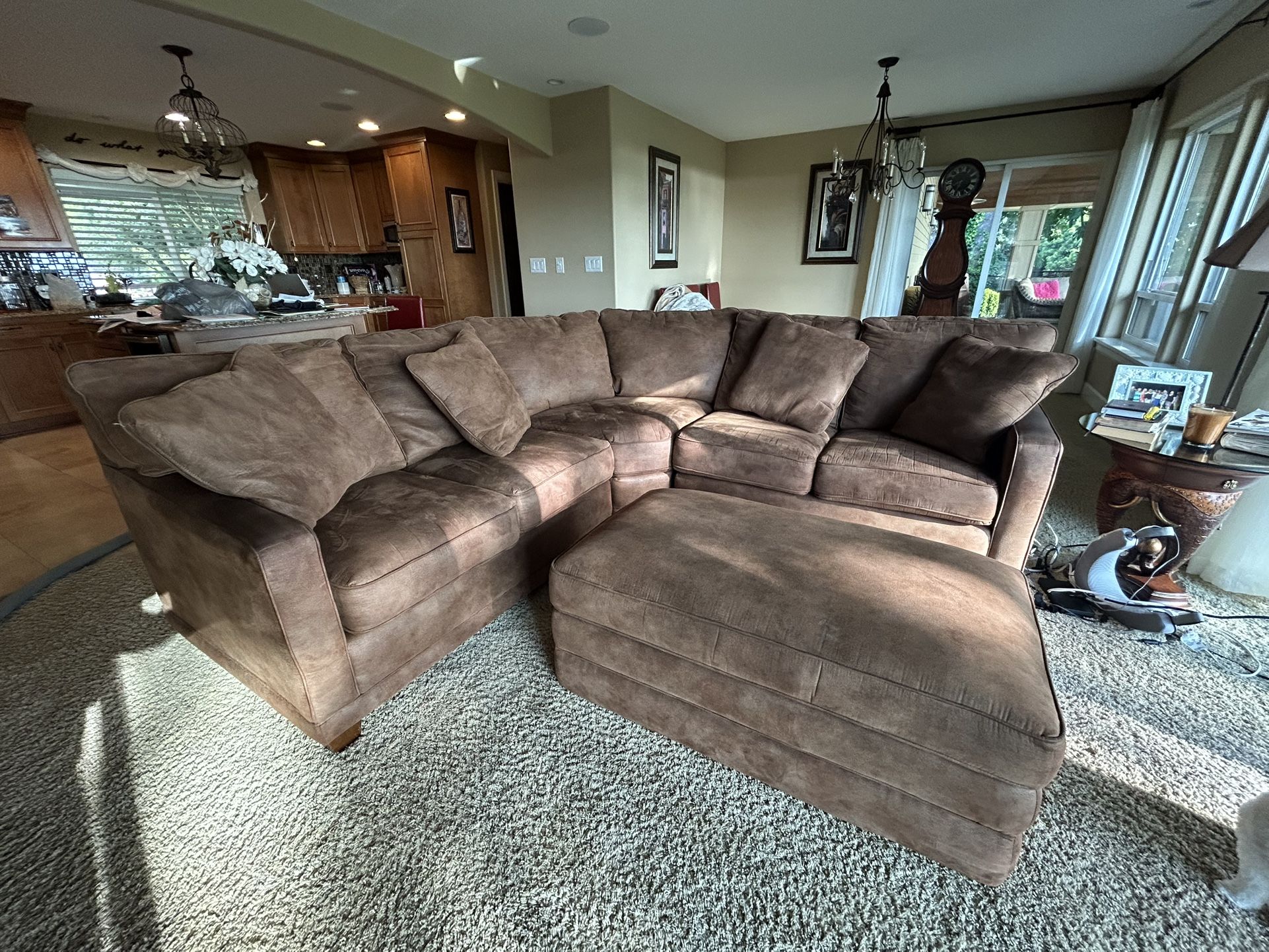 LAZY-BOY ‼️ compact SECTIONAL with large storage ottoman ‼️