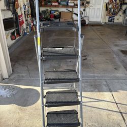 Four step fold foldable step ladder portable lightweight almost brand new