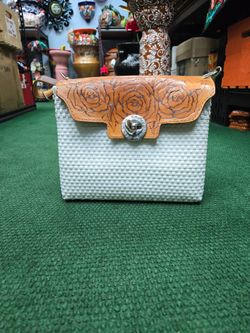Cartera para dama ($ 75) 12031irestone Blvd Norwalk CA