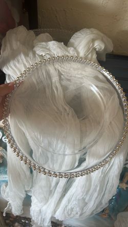 Hold chargers and table runners