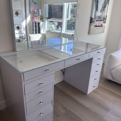 Vanity table with mirror